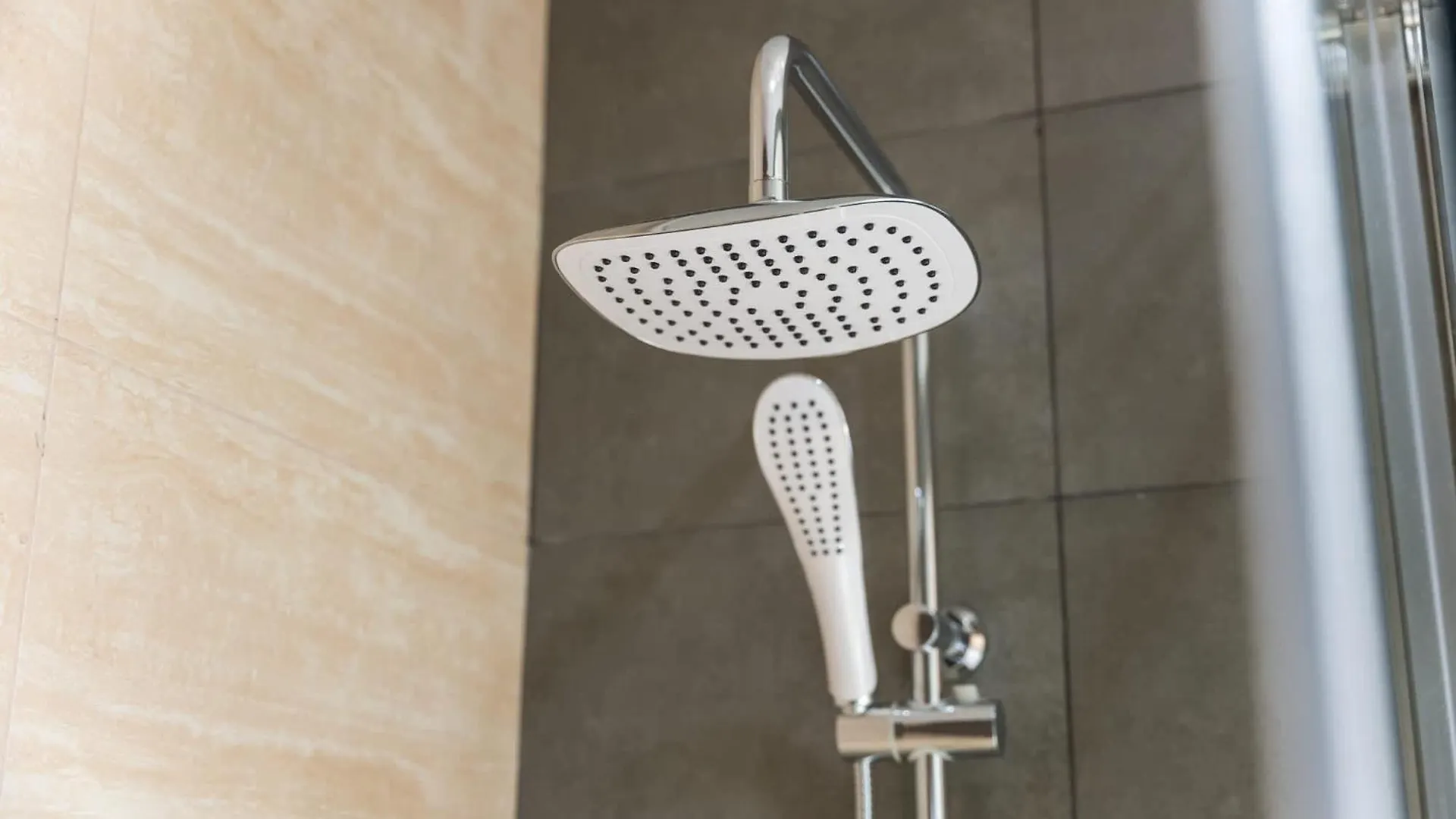 A Gorgeous Flat In The Heart Of Jvc Apartment Dubai 0*,