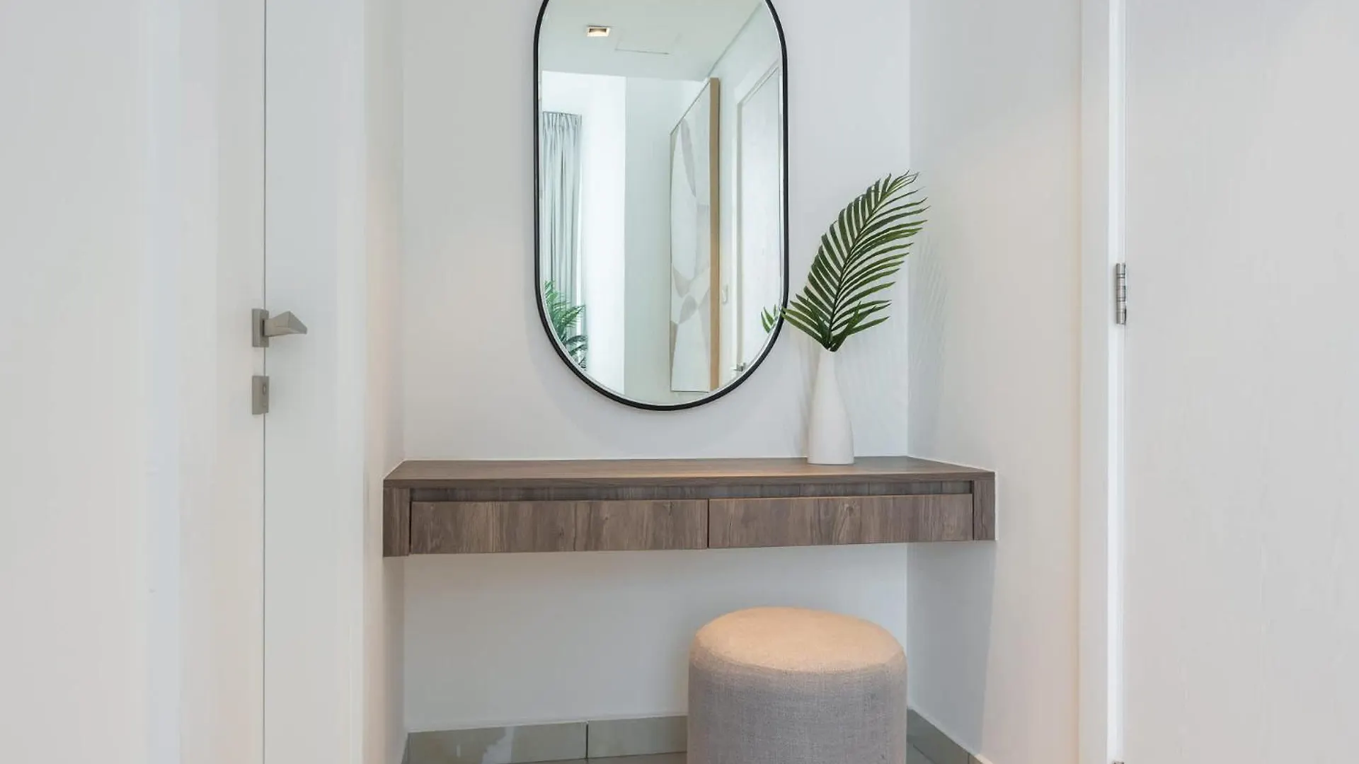 A Gorgeous Flat In The Heart Of Jvc Apartment Dubai