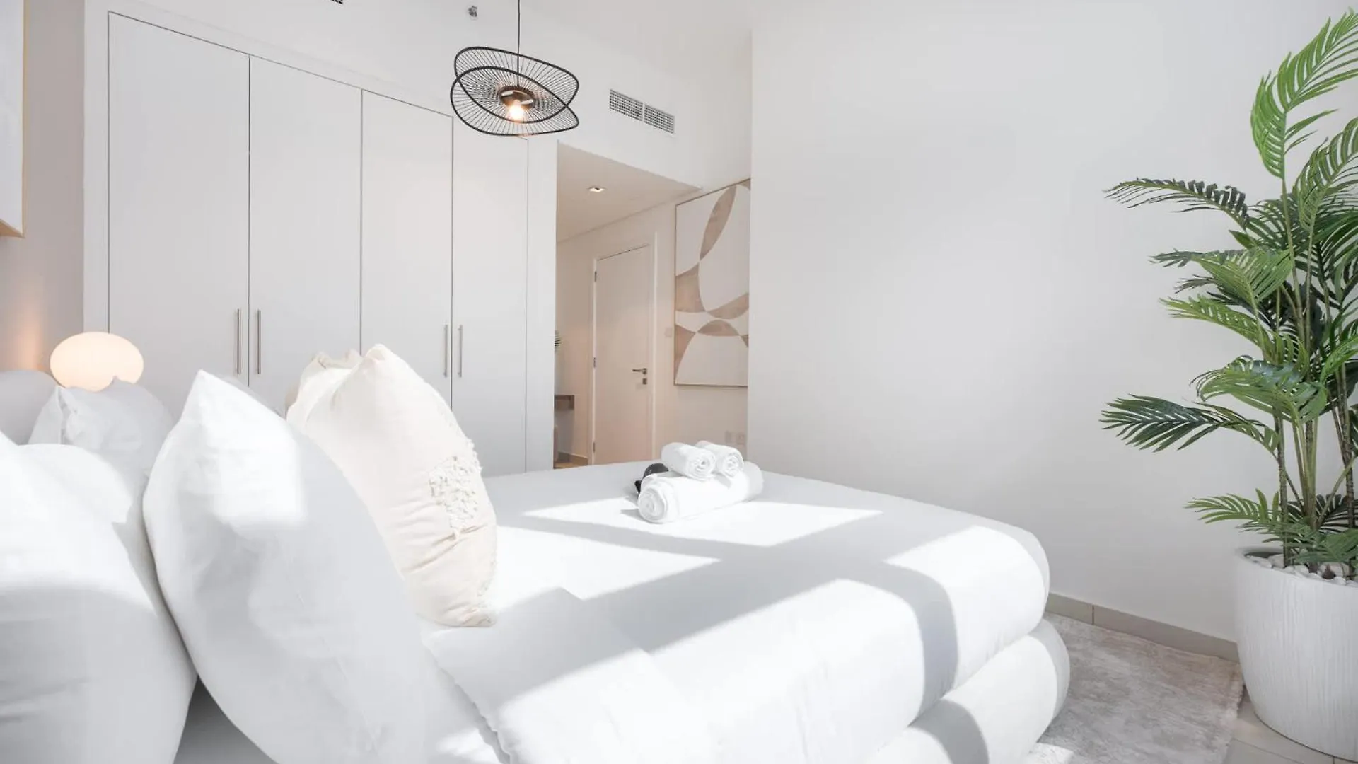 A Gorgeous Flat In The Heart Of Jvc Apartment Dubai 0*,