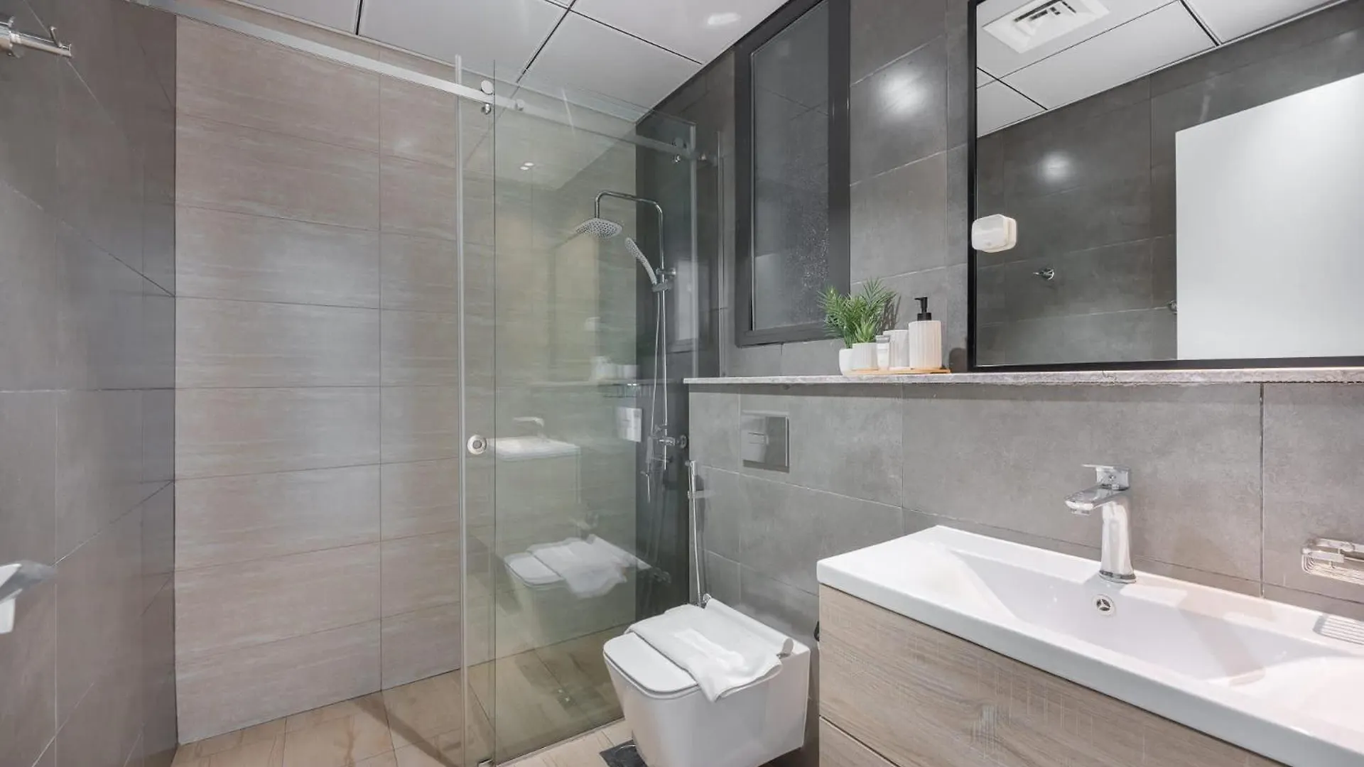 A Gorgeous Flat In The Heart Of Jvc Apartment Dubai 0*,