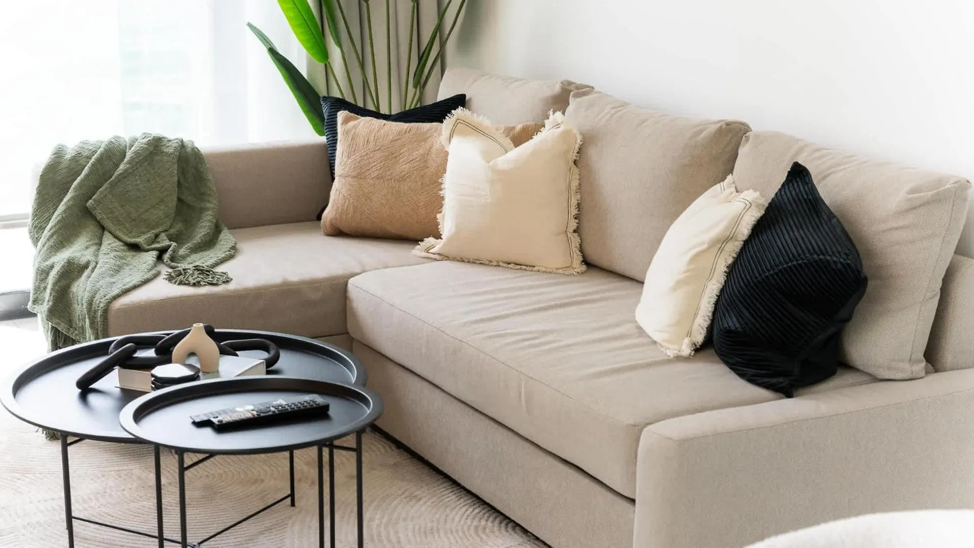 A Gorgeous Flat In The Heart Of Jvc Apartment Dubai 0*,